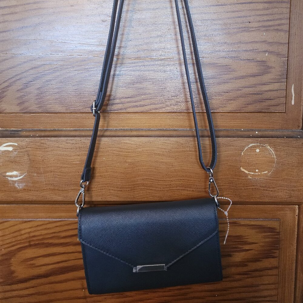 NWOT Save the Girls Phone Crossbody with Touch Screen Access - The Timeless